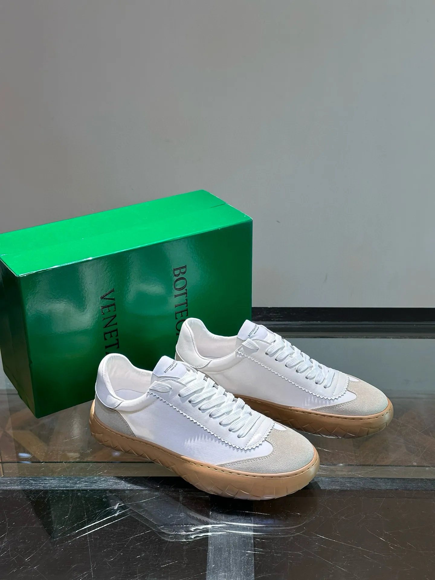 Factory price: 438💰BV/Bottega Veneta🆕New men's moral training sneakers, made of Sneaker technology nylon and suede, inspired by retro basketball shoes, a new interpretation of classic sneakers, a light, comfortable and breathable summer must-have item, the soles are made of classic woven texture, super recognizable, nylon suede stitching, full of texture! Size: 38-44, (45 customized)